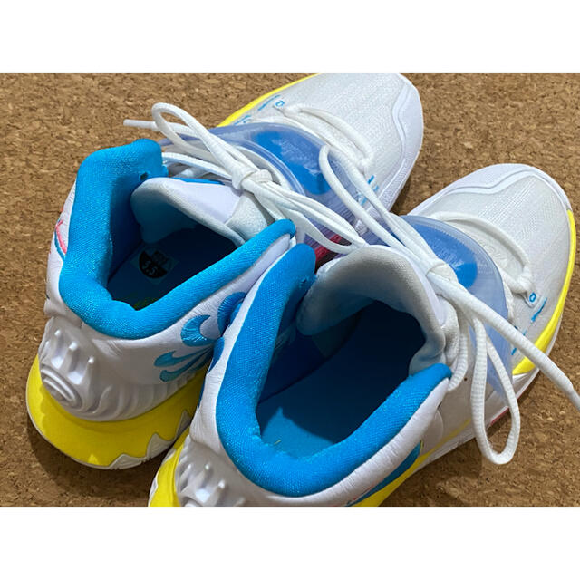 NIKE(ナイキ)のカイリー　バスケットボールシューズ　23.5cm メンズの靴/シューズ(スニーカー)の商品写真