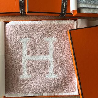 Hermes - 人気商品 エルメス ハンドタオル ハンカチ プチギフト HERMESの通販｜ラクマ