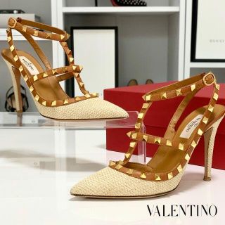 ヴァレンティノ(VALENTINO)の2750 ヴァレンティノ ロックスタッズ パンプス ベージュ ブラウン(ハイヒール/パンプス)