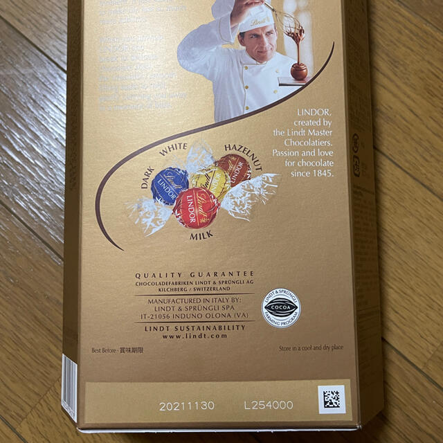 Lindt(リンツ)のなおさま専用LINDT LINDOR リンツ リンドール アソート32個 食品/飲料/酒の食品(菓子/デザート)の商品写真