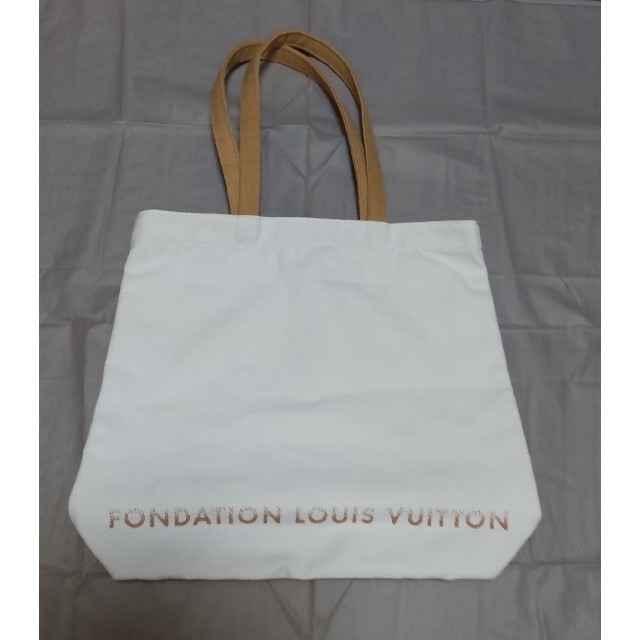 LOUIS VUITTON(ルイヴィトン)のLOUIS VUITTON  FONDATION 美術館限定トートバッグ レディースのバッグ(トートバッグ)の商品写真