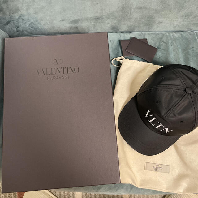 valentino garavani(ヴァレンティノガラヴァーニ)の新作　VALENTINO GARAVANI 帽子 メンズの帽子(キャップ)の商品写真