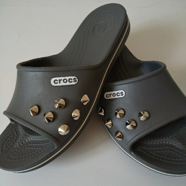 crocs(クロックス)のシルバースタッズ丸型　12個　クロックス用ジャムチャームズ レディースのアクセサリー(その他)の商品写真