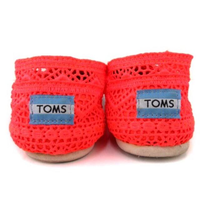 TOMS(トムズ)のトムス TOMS スリッポン レース 総柄 オレンジ 7.5 23.5cm相当 レディースの靴/シューズ(スリッポン/モカシン)の商品写真