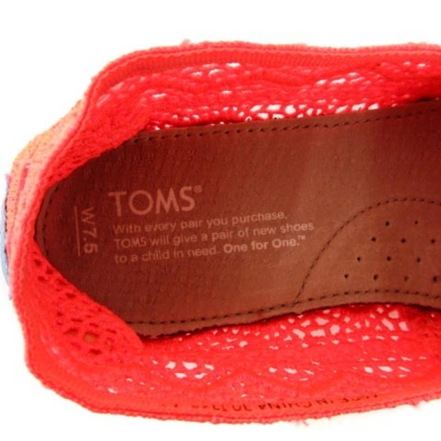 TOMS(トムズ)のトムス TOMS スリッポン レース 総柄 オレンジ 7.5 23.5cm相当 レディースの靴/シューズ(スリッポン/モカシン)の商品写真