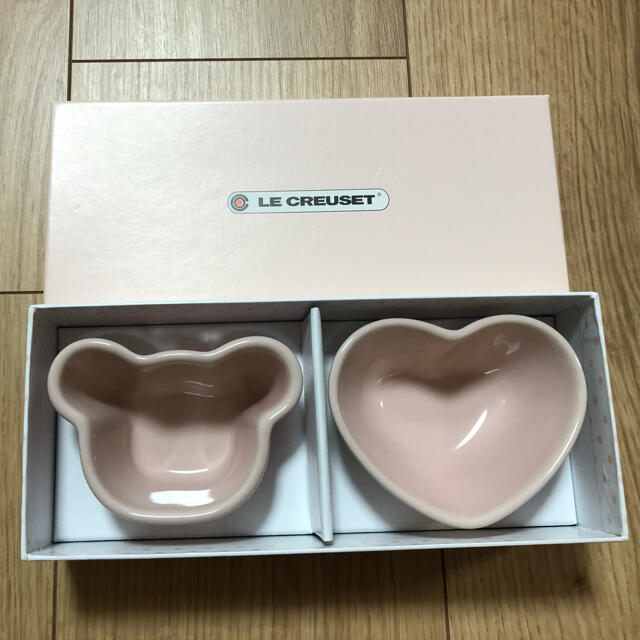 LE CREUSET(ルクルーゼ)のル・クルーゼ Le Creuset ベビー・ツイン・ラムカン（ベアー＆ハート）  キッズ/ベビー/マタニティの授乳/お食事用品(離乳食器セット)の商品写真