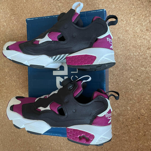 Reebok(リーボック)のReebok ポンプフューリー 紫 instapump fury レディースの靴/シューズ(スニーカー)の商品写真