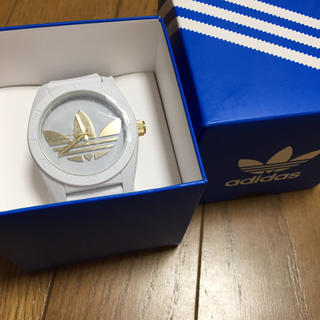 アディダス(adidas)のadidas SANTIAGO ADH2917 白×金 腕時計(腕時計)