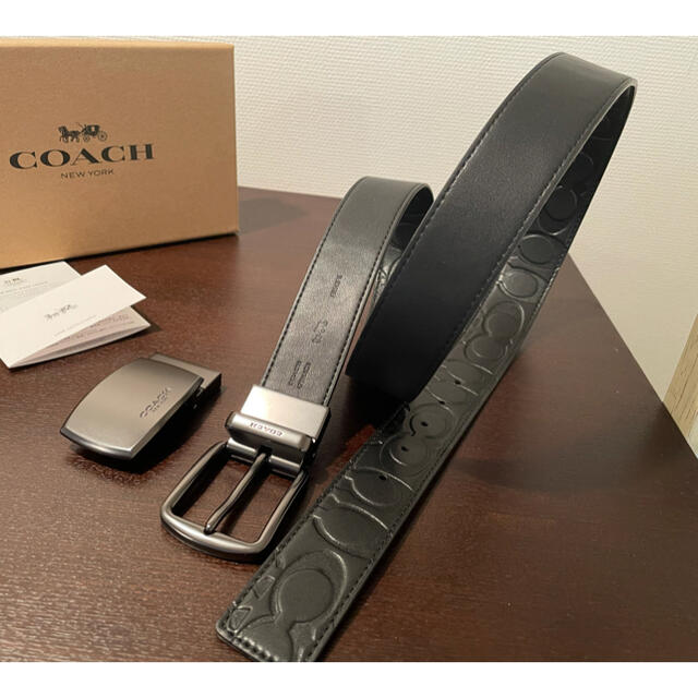 COACH(コーチ)の正規品COACH3点セットシグネチャーリバーシブルフリーサイズベルトギフト箱付き メンズのファッション小物(ベルト)の商品写真