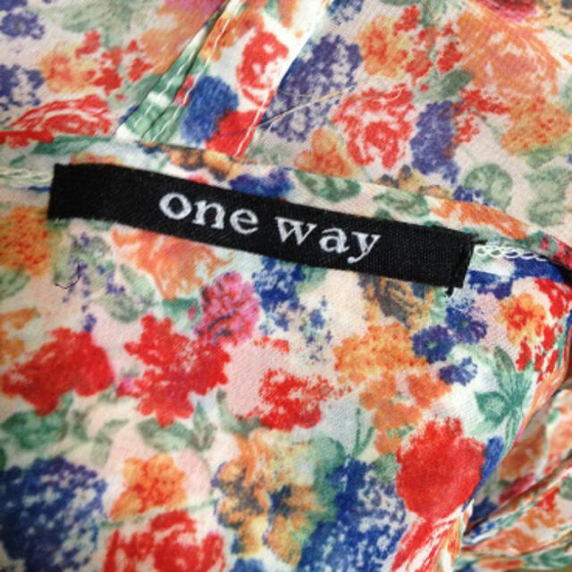 one*way(ワンウェイ)のone way◆赤系花柄◆シフォン前開きタンクトップ レディースのトップス(タンクトップ)の商品写真