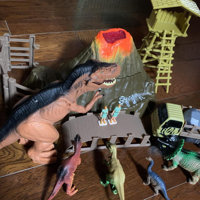 恐竜セット　恐竜　火山