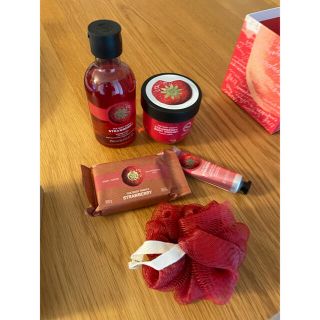 ザボディショップ(THE BODY SHOP)の<値下げ> the body shopストロベリー バス＆ボディギフト(ボディクリーム)