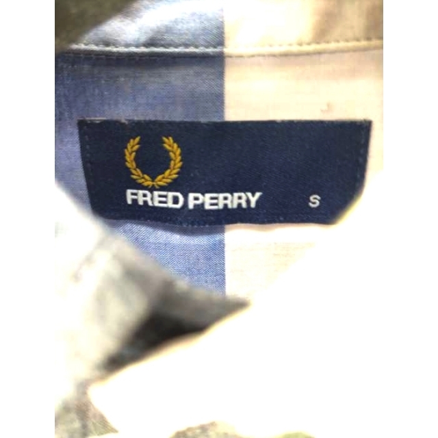 FRED PERRY(フレッドペリー)のFRED PERRY(フレッドペリー) チェック柄 ロゴ刺繍ボタンダウンシャツ メンズのトップス(その他)の商品写真