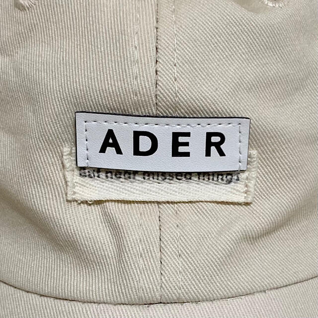 MAISON KITSUNE'(メゾンキツネ)の極美品✨ADER ERROR 2021SS クランプル パッチ キャップ 白 メンズの帽子(キャップ)の商品写真