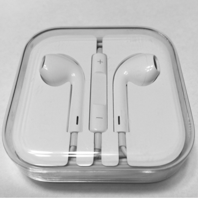 Apple(アップル)のiPhoneイヤホン   スマホ/家電/カメラのオーディオ機器(ヘッドフォン/イヤフォン)の商品写真
