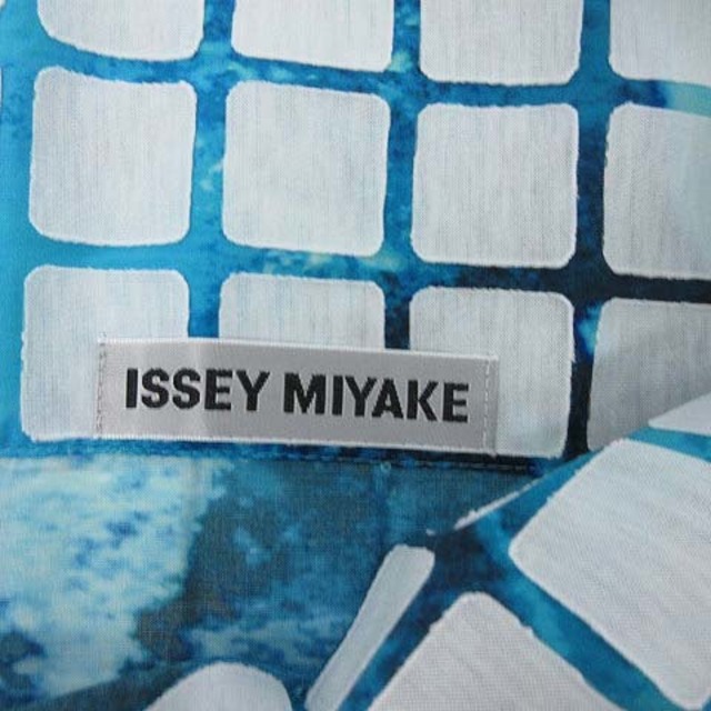 ISSEY MIYAKE(イッセイミヤケ)のイッセイミヤケ  カットソー 変形 総柄 アシンメトリー 2 M 白  青 レディースのトップス(カットソー(長袖/七分))の商品写真