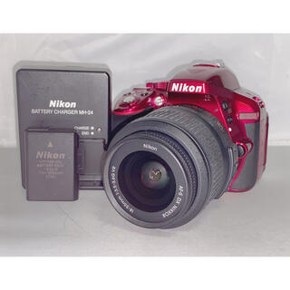 ニコン(Nikon)の【女性人気red!!】Nikon D5300 18-55mm 標準レンズキット(デジタル一眼)