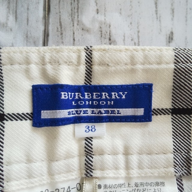 BURBERRY BLUE LABEL(バーバリーブルーレーベル)のバーバリーブルーレーベル　七分丈パンツ　38インチ レディースのパンツ(ハーフパンツ)の商品写真