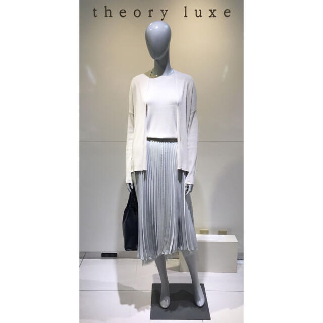Theory luxe(セオリーリュクス)のTheory luxe 19aw プリーツミモレ丈スカート レディースのスカート(ひざ丈スカート)の商品写真