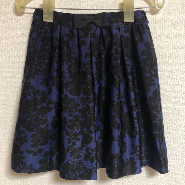 スカート　花柄　りぼん　ネイビー　エムアート レディースのスカート(ひざ丈スカート)の商品写真