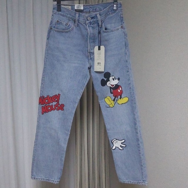 Levi's(リーバイス)のリーバイス ミッキー Disneyコラボ クロップドデニムパンツ M 新品未使用 レディースのパンツ(デニム/ジーンズ)の商品写真