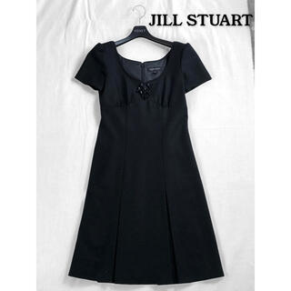 ジルスチュアート(JILLSTUART)の【ジルスチュアート】美品 膝丈ワンピース 黒ブラック ビジュー付き XS(ひざ丈ワンピース)