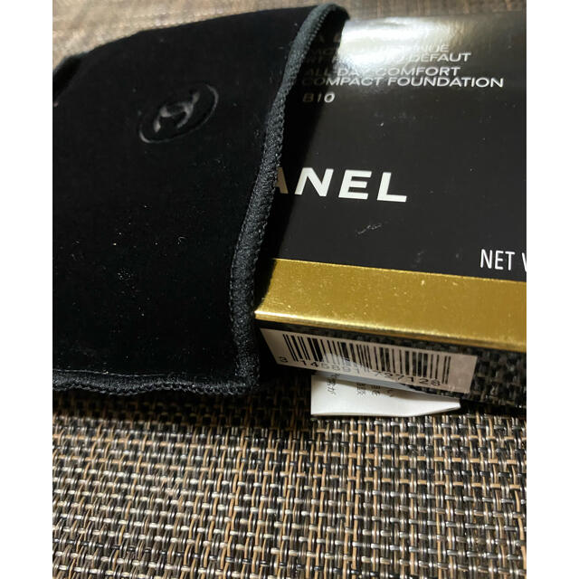 CHANEL(シャネル)の新品　シャネルファンデーションケース　黒ビロードロゴ コスメ/美容のベースメイク/化粧品(その他)の商品写真