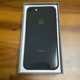 アップル(Apple)のhoo8370さん　iPhone8 本体　64GB スペースグレー(スマートフォン本体)