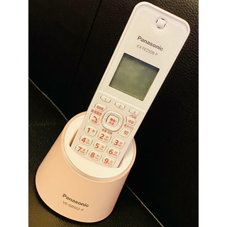 パナソニック(Panasonic)のPanasonic コードレス電話機 ピンク(美品)(電話台/ファックス台)