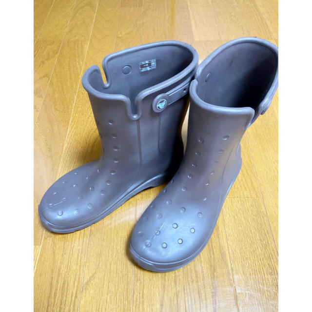 crocs(クロックス)のクロックス　ブラウン　ブーツ　W9(25.0cm) ユニセックス レディースの靴/シューズ(レインブーツ/長靴)の商品写真