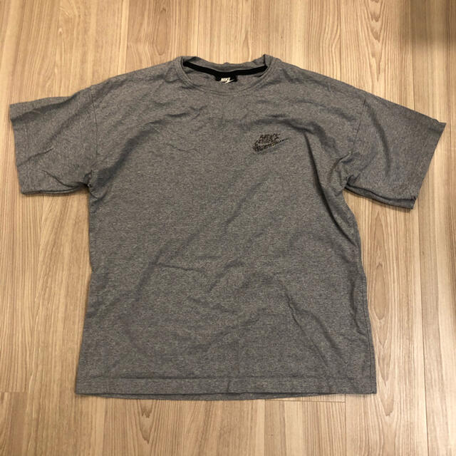 NIKE(ナイキ)のNIKE Tシャツ　グレーカラー メンズのトップス(Tシャツ/カットソー(半袖/袖なし))の商品写真