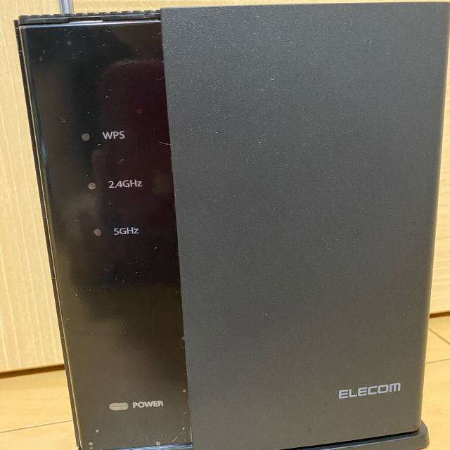 ELECOM(エレコム)の超美品✨無線LANルーター スマホ/家電/カメラのPC/タブレット(PC周辺機器)の商品写真