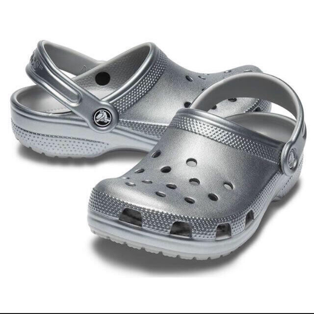 crocs(クロックス)の❤︎新品❤︎クロックス  classic metallic clog レディースの靴/シューズ(サンダル)の商品写真