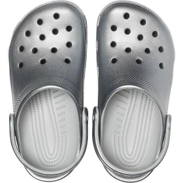 crocs(クロックス)の❤︎新品❤︎クロックス  classic metallic clog レディースの靴/シューズ(サンダル)の商品写真