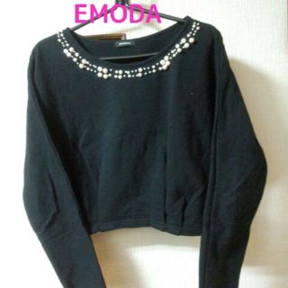 エモダ(EMODA)のEMODAパールビジュー付トップス(トレーナー/スウェット)