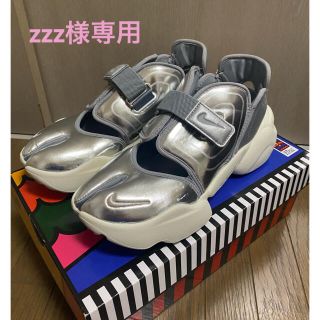 ナイキ(NIKE)のNIKE アクアリフト シルバー 25.0cm(スニーカー)