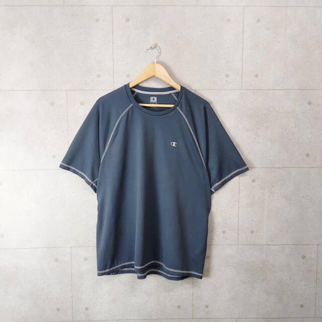 Champion(チャンピオン)のchampion チャンピオン ワンポイント グレー トレーニングウェア メンズのトップス(Tシャツ/カットソー(半袖/袖なし))の商品写真