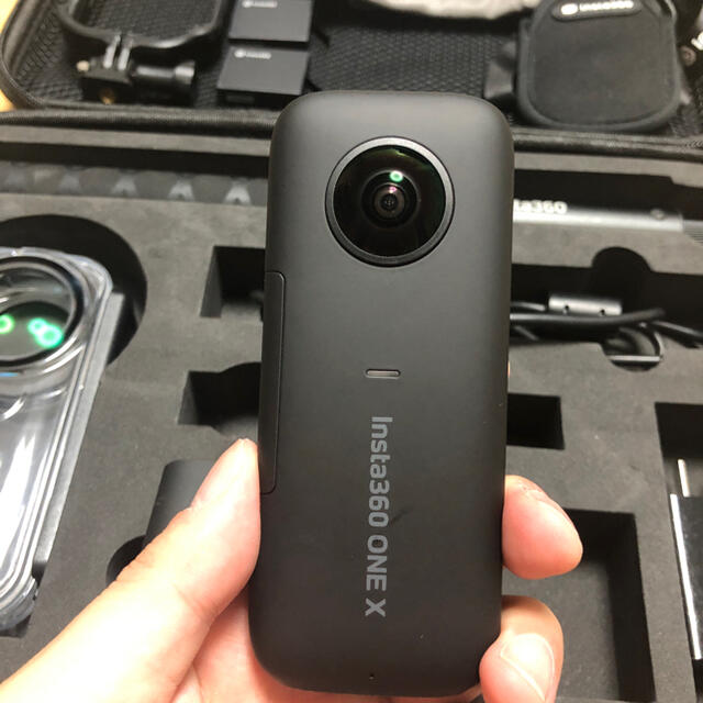 insta 360 one x バッテリー　自撮り棒セット スマホ/家電/カメラのカメラ(ビデオカメラ)の商品写真