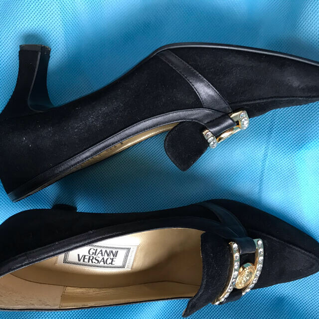 Gianni Versace(ジャンニヴェルサーチ)のこうこ様専用ページ魔法の靴みたいなベルサーチ レディースの靴/シューズ(ハイヒール/パンプス)の商品写真