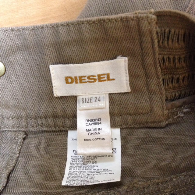 DIESEL(ディーゼル)のDiesel パンツ レディースのパンツ(カジュアルパンツ)の商品写真