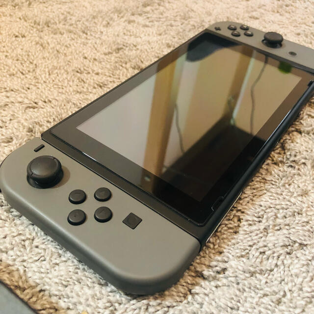 Nintendo Switch(ニンテンドースイッチ)のバッテリー持続時間が長くなった任天堂Switch 本体　ケース付き エンタメ/ホビーのゲームソフト/ゲーム機本体(家庭用ゲーム機本体)の商品写真