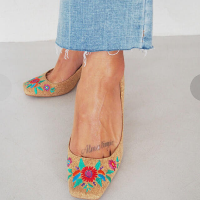 ALEXIA STAM(アリシアスタン)のFloral Embroidered Pumps/フラワー刺繍パンプス レディースの靴/シューズ(ハイヒール/パンプス)の商品写真