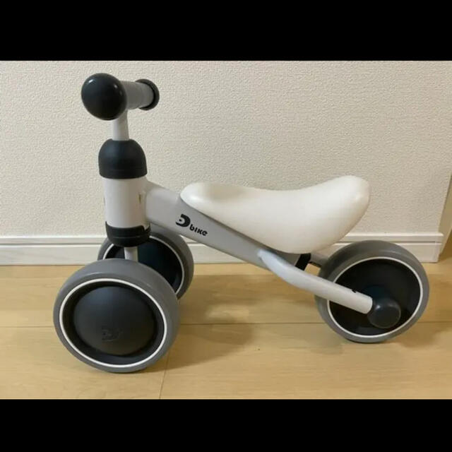 d bike ホワイト　グレー キッズ/ベビー/マタニティの外出/移動用品(三輪車)の商品写真