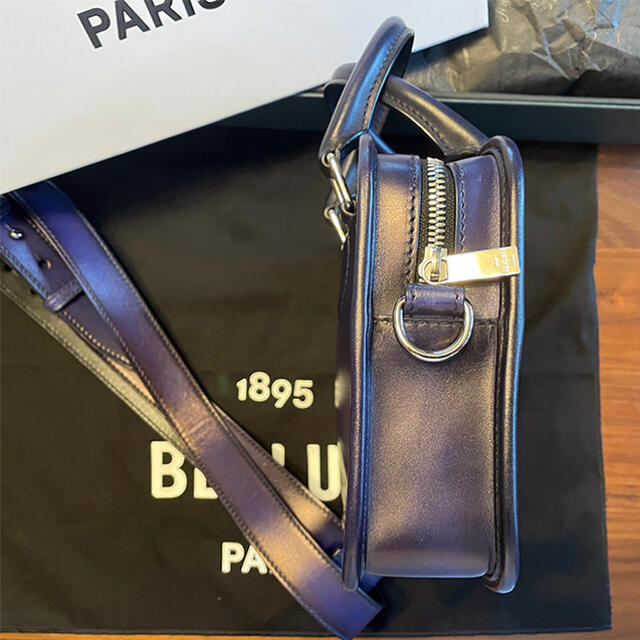 Berluti(ベルルッティ)のベルルッティ（新品未使用）アンジュール ガリバー レザー　メッセンジャーバッグ メンズのバッグ(ショルダーバッグ)の商品写真