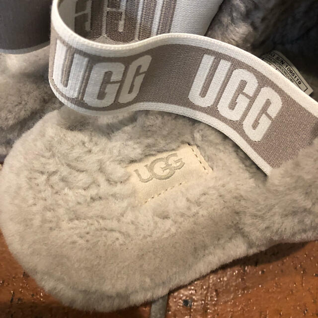 UGG(アグ)のUGGFluffYeahアグファーサンダルビーチサンダルFLUFFIE2足セット レディースの靴/シューズ(サンダル)の商品写真