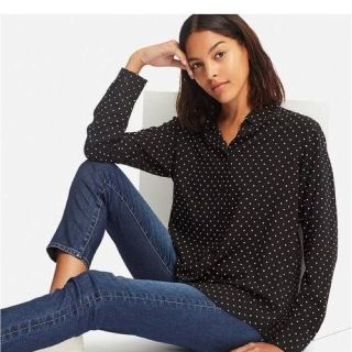 ユニクロ(UNIQLO)の週末値引き★UNIQLO レーヨンブラウス ドット(ブラック)(シャツ/ブラウス(長袖/七分))