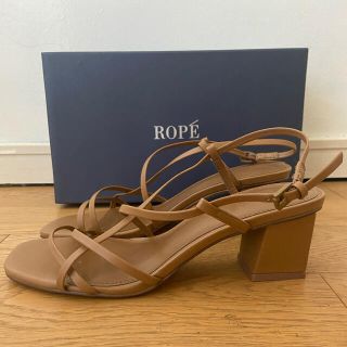 ロペ(ROPE’)のROPE 太ヒール　サンダル【未使用新品】(サンダル)