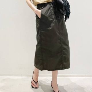 アパルトモンドゥーズィエムクラス(L'Appartement DEUXIEME CLASSE)のアメリカーナNylonTightskirt34(ひざ丈スカート)