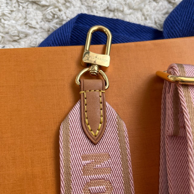 LOUIS VUITTON(ルイヴィトン)のミュルティポシェットアクセソワール　ショルダーストラップ　単品 レディースのバッグ(ショルダーバッグ)の商品写真