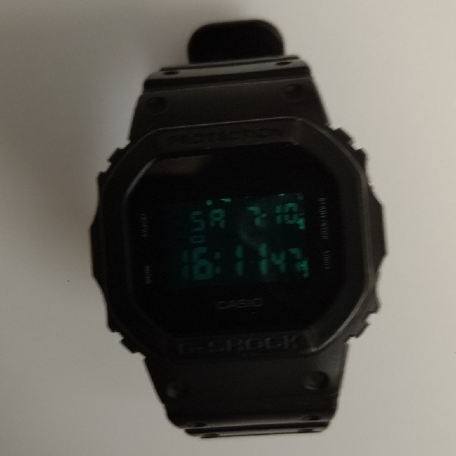 CASIO(カシオ)のカシオ G-SHOCK DW-5600BB ブラック 中古 液晶にダメージ メンズの時計(腕時計(デジタル))の商品写真